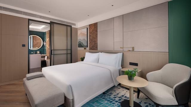 Suite, 1 King Bed