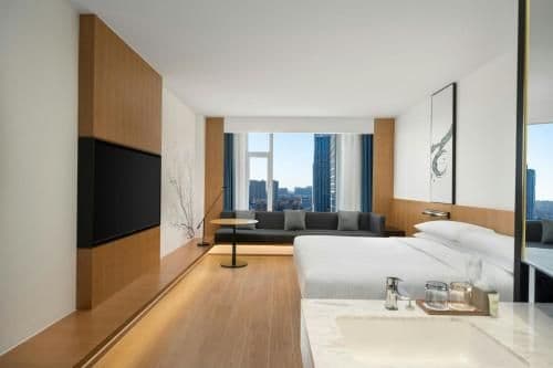 Selected King, Guest Room, 1 King, City View