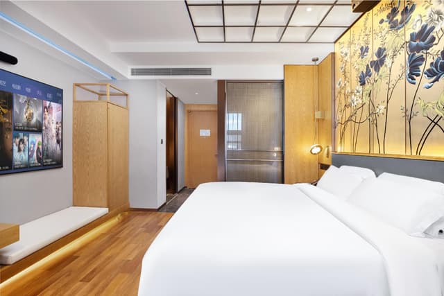Commerce Heritage Queen Room