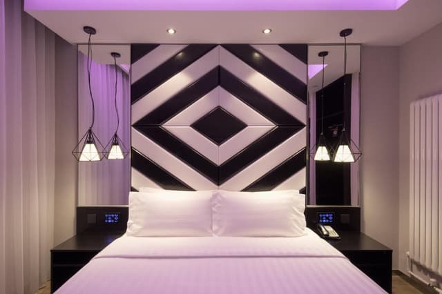 Theme Queen Room