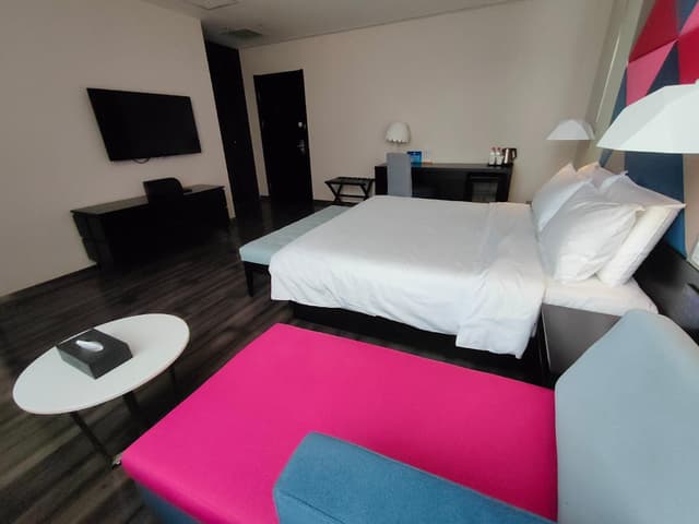 Huazhu - Designer Bed Room