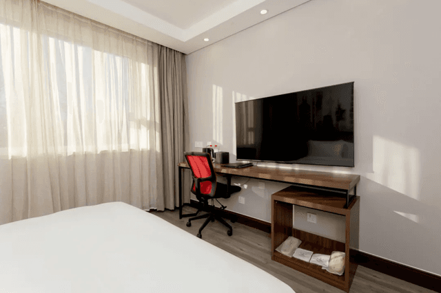 Room with Queen Bed