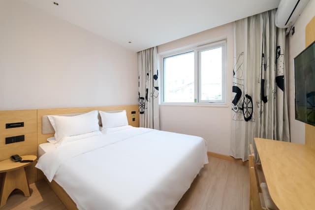 Huazhu - Superior BedRoom