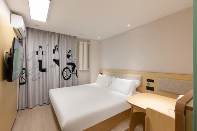 Huazhu - Superior BedRoom