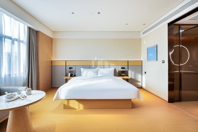 Huazhu - Superior T Bed Room