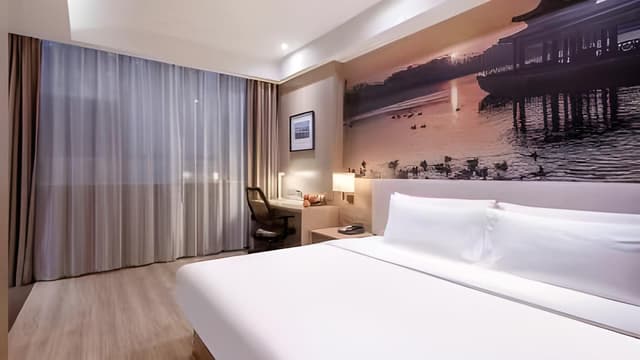 Huazhu - Room With Bed