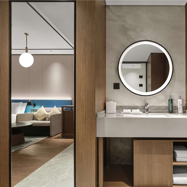 KING GUEST ROOM HIGH FLOOR