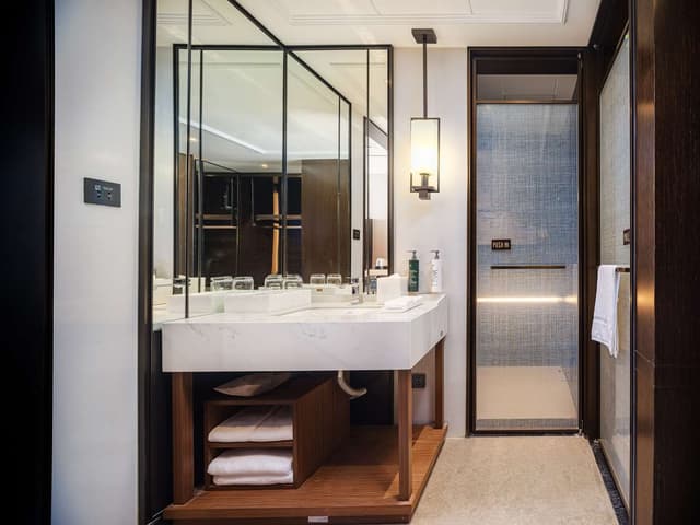 KING DELUXE ROOM