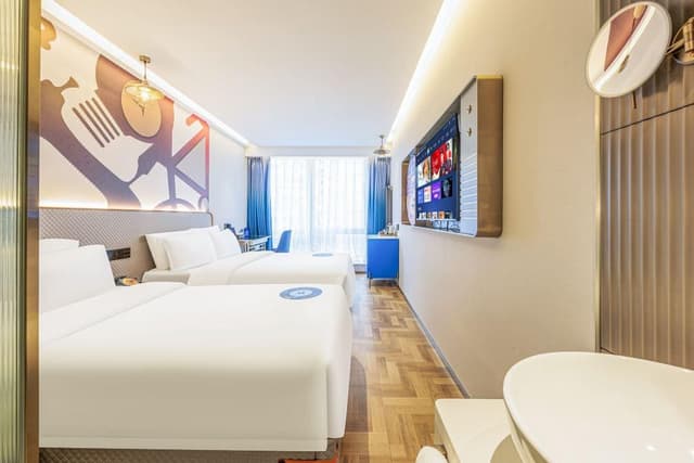 Deluxe Family Room