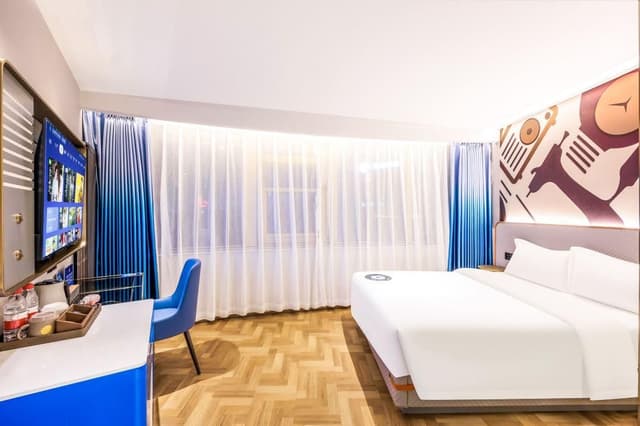 Queen Room with View