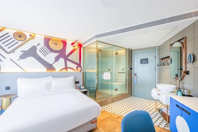 Queen Room with View