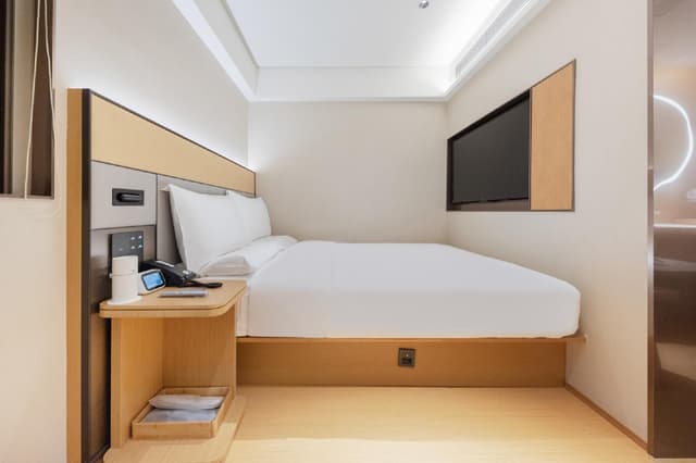 Huazhu - Room With Bed