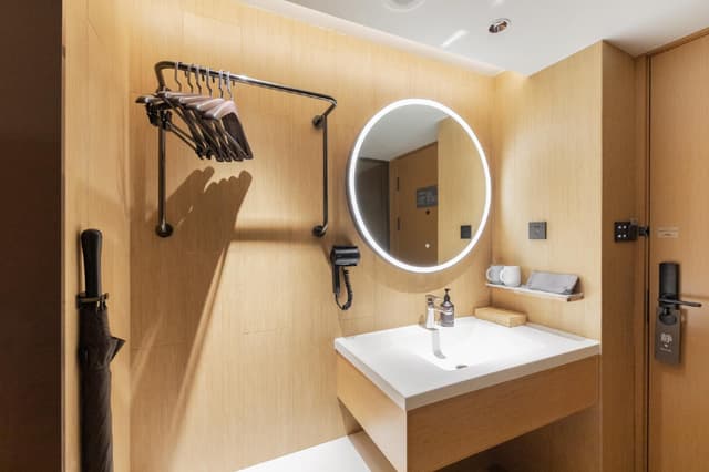 Huazhu - Destress Superior Bed Room