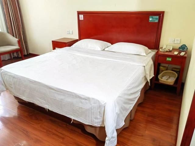 Hotel Queen Room