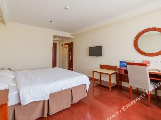 Hotel Queen Room