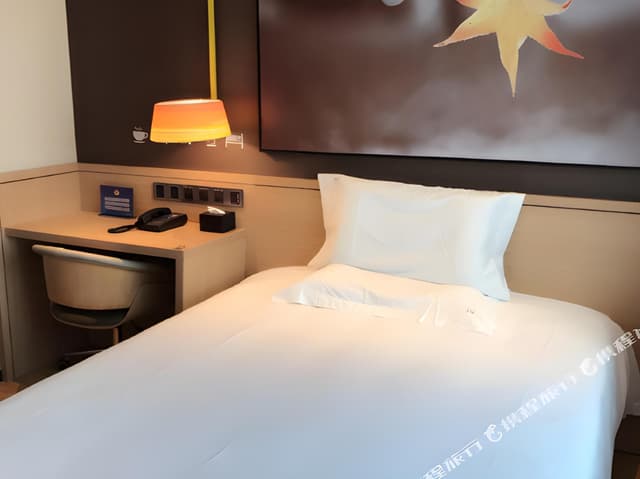 Boutique Room (Queen bed)