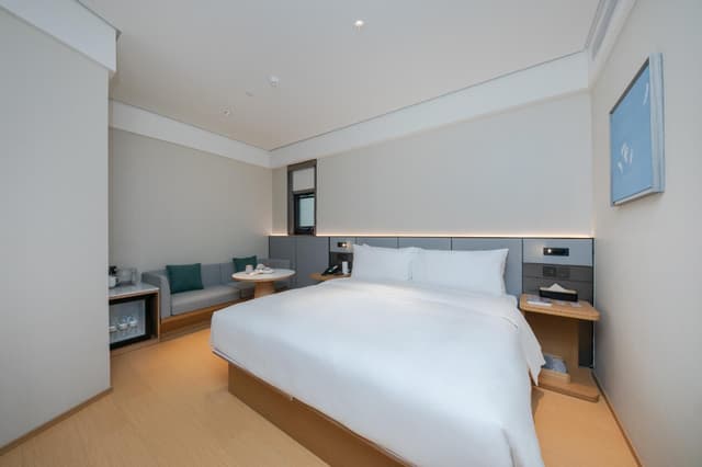Huazhu - Superior BedRoom