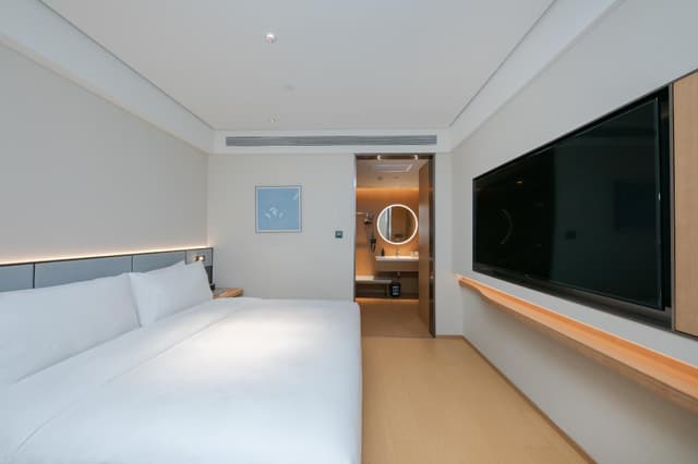 Huazhu - Superior BedRoom