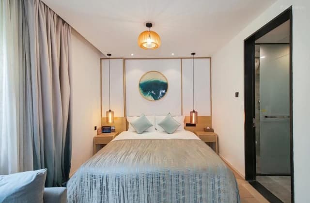 Courtyard King Room