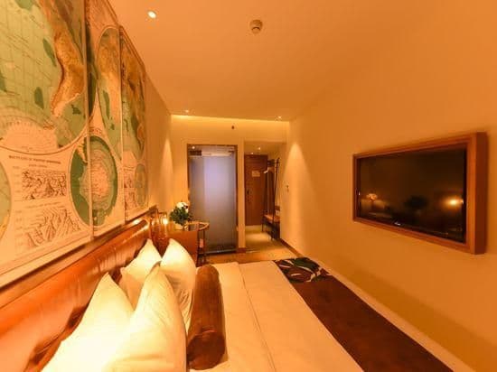 James Joyce - Queen Bed Room
