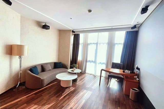 Business Suite, 1 King Bed, Non Smoking