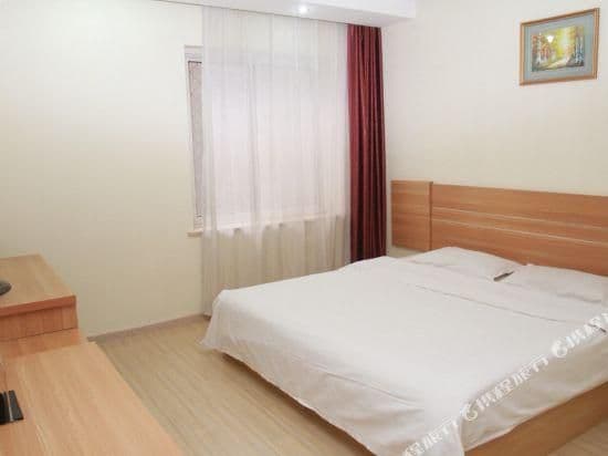 Hotel Queen Room