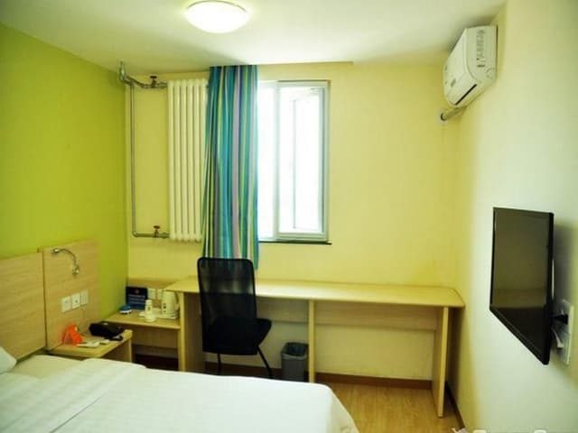 Business Queen Room