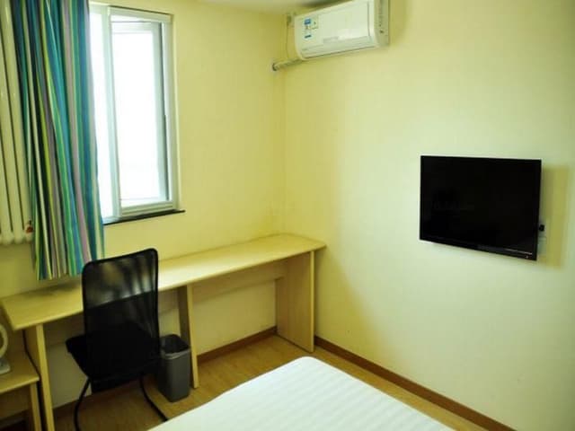 Business Queen Room