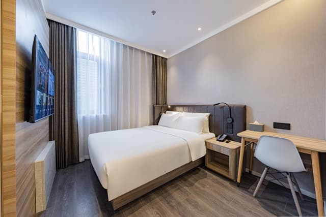 Huazhu - Room With Bed