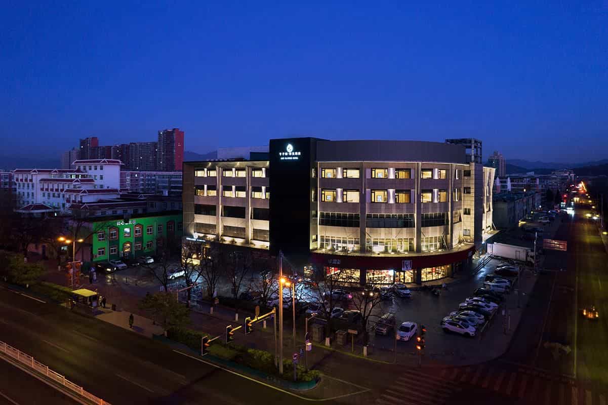QZT Flipped Hotel