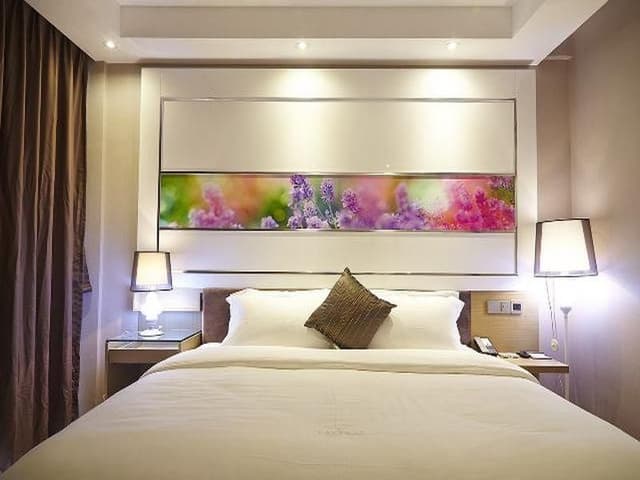 Business Queen Room