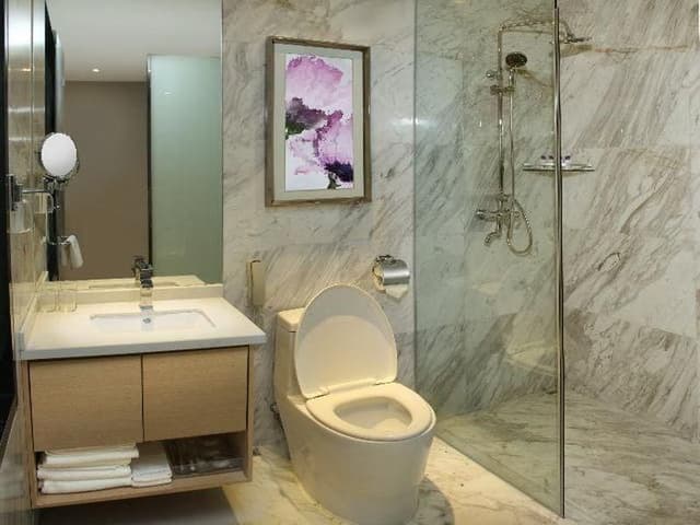Business Queen Room