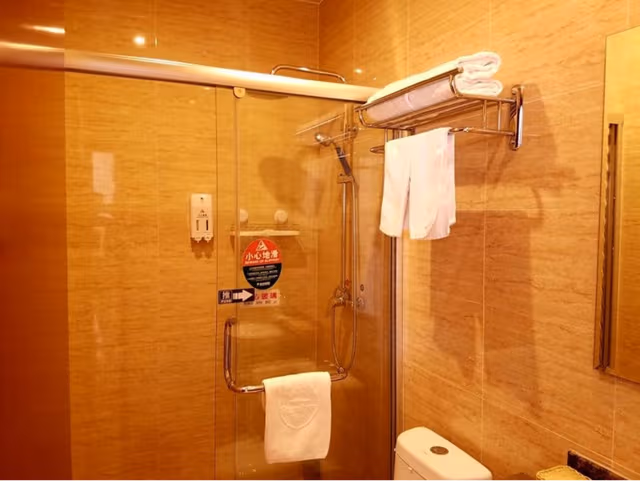 Business Queen Room