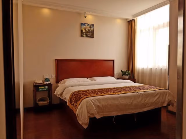 Business Queen Room