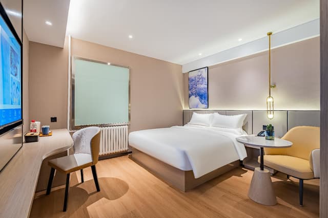 Huazhu - Room With Bed
