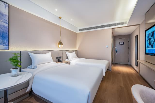 Huazhu - Deluxe Twin Room