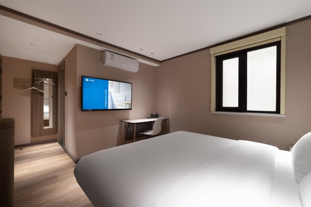 Huazhu - Room With Bed