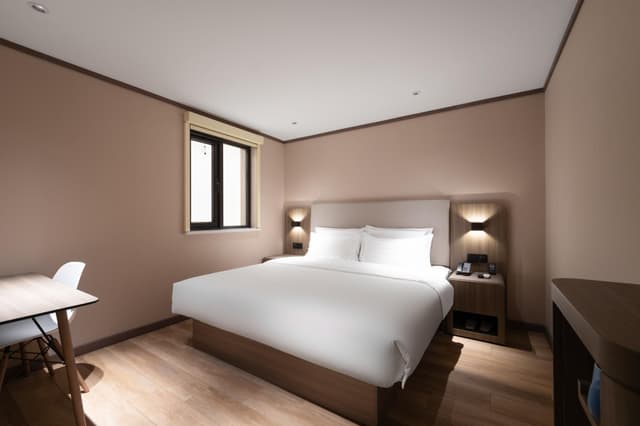 Huazhu - Room With Bed