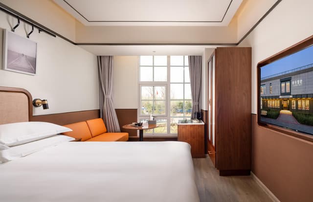 1 King Bed