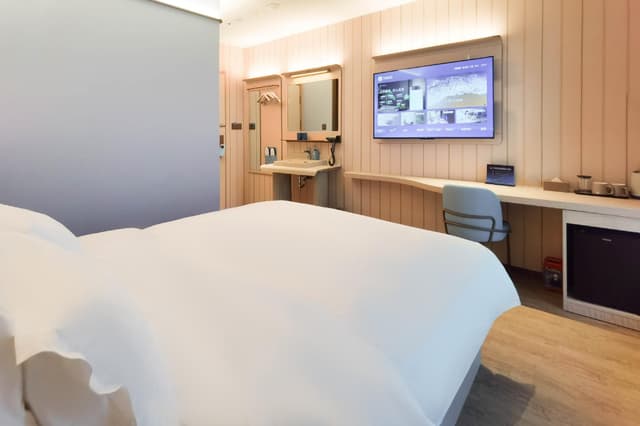 Huazhu - Business Bed Room