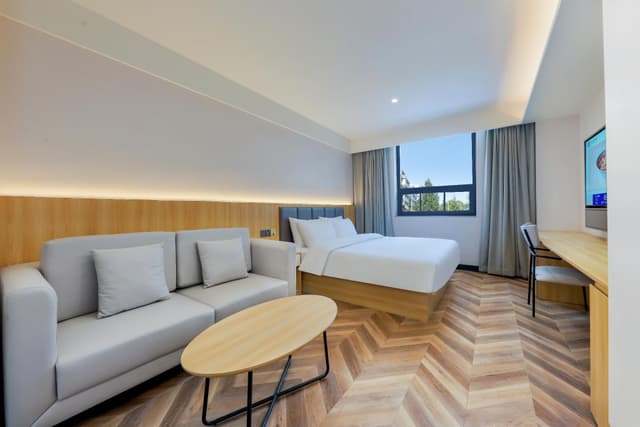 Huazhu - Superior BedRoom