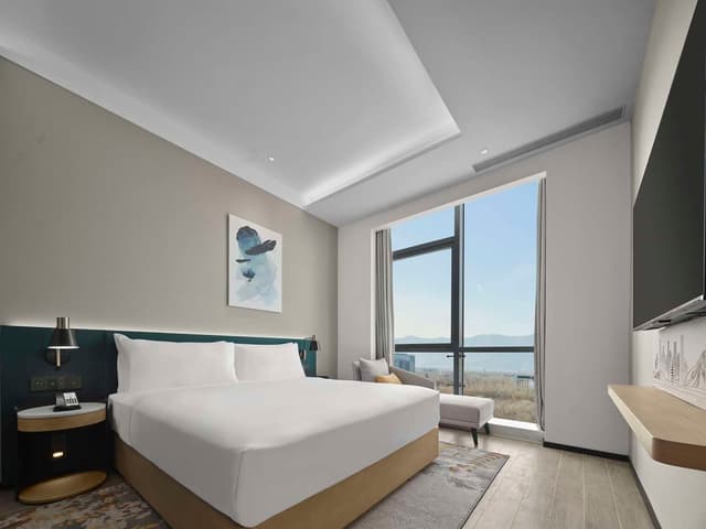 KING DELUXE ROOM