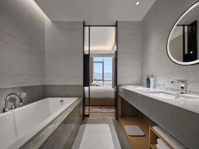 KING DELUXE ROOM