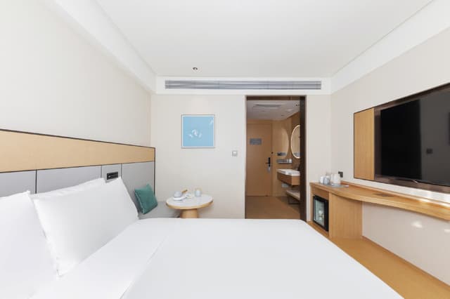Huazhu - Room With Bed