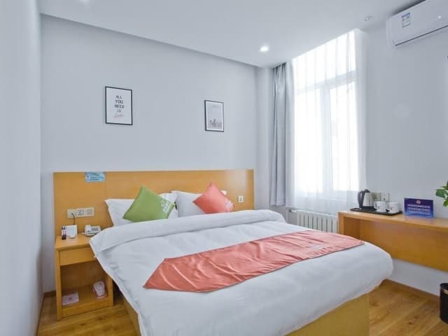 Business Queen Room