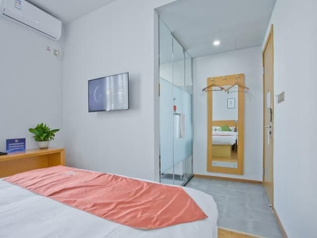 Business Queen Room