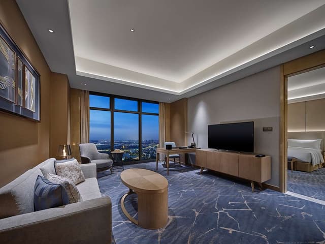 KING DELUXE SUITE
