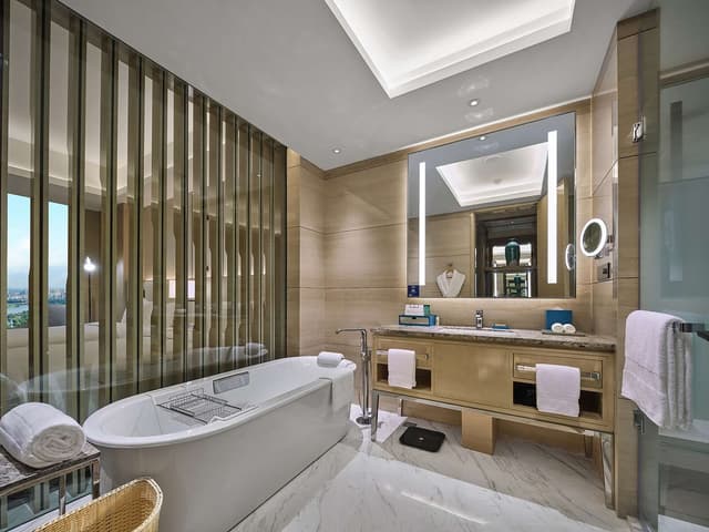 KING GUEST ROOM HIGH FLOOR