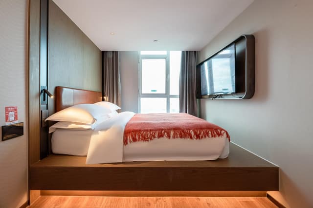 Tatami Queen Room