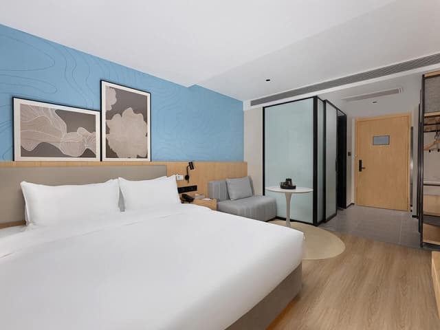 Business Queen Bed Room